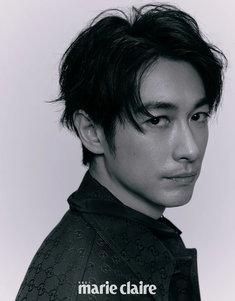 領巾裝飾襯衫，Gucci。