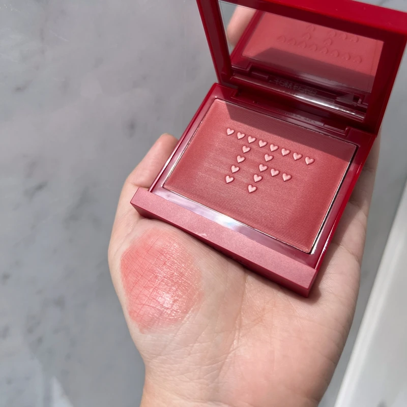 Tom Ford情人節限量彩妝頰彩盤,NT3,200 Tom Ford情人節限量彩妝頰彩盤,NT3,200