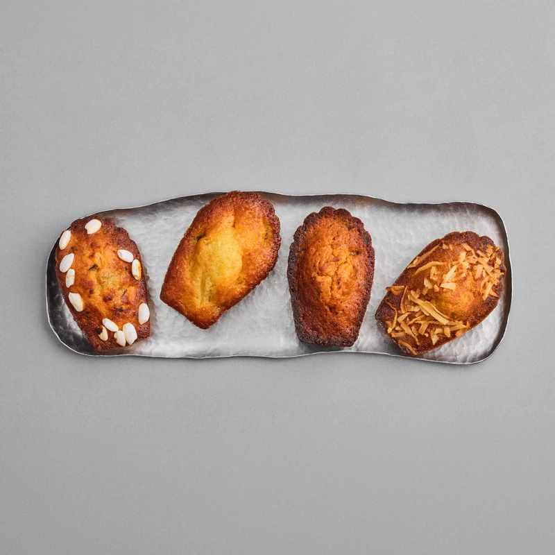 日本朝食、清粥小菜、西班牙紅椒香腸、綠咖喱,展現獨特甜點美學及甜鹹味的完美平衡。 日本朝食、清粥小菜、西班牙紅椒香腸、綠咖喱,展現獨特甜點美學及甜鹹味的完美平衡。