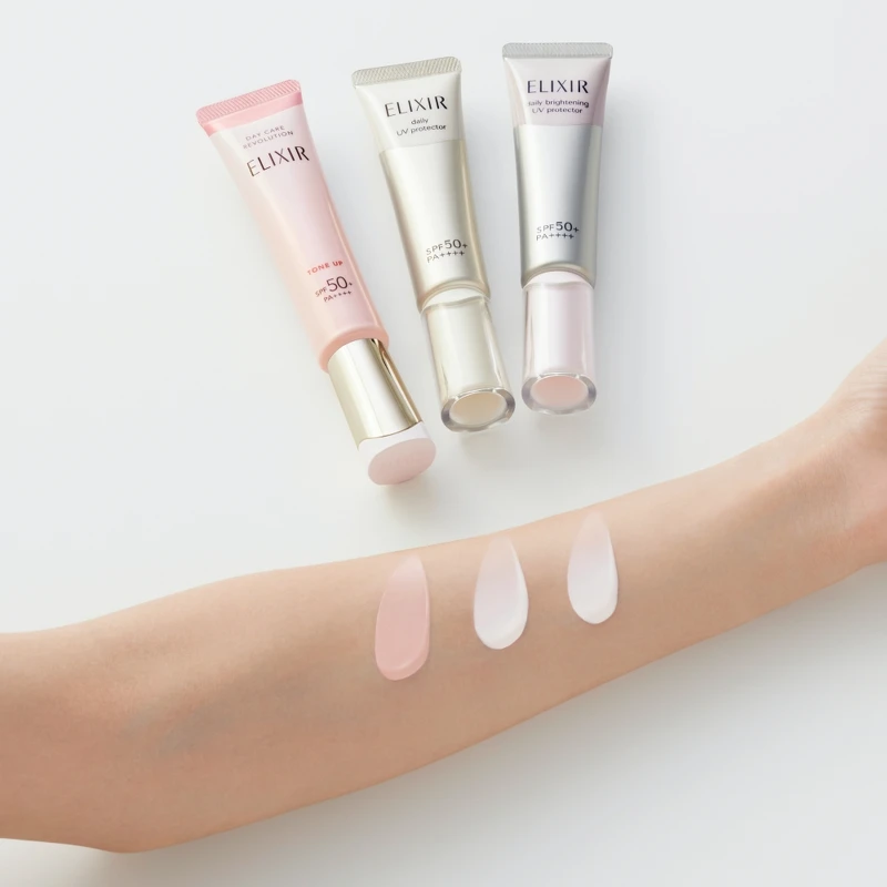 ELIXIR怡麗絲爾(左起)「潤色小金管」膠原亮妍多效美肌乳、「小金管」彈潤多效美肌乳、「小銀管」淨白多效美肌乳質地示意。 ELIXIR怡麗絲爾(左起)「潤色小金管」膠原亮妍多效美肌乳、「小金管」彈潤多效美肌乳、「小銀管」淨白多效美肌乳質地示意。