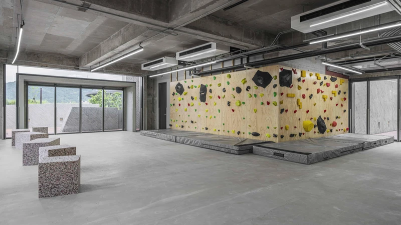 攀岩與滑板 Sport Climbing and Skateboarding。