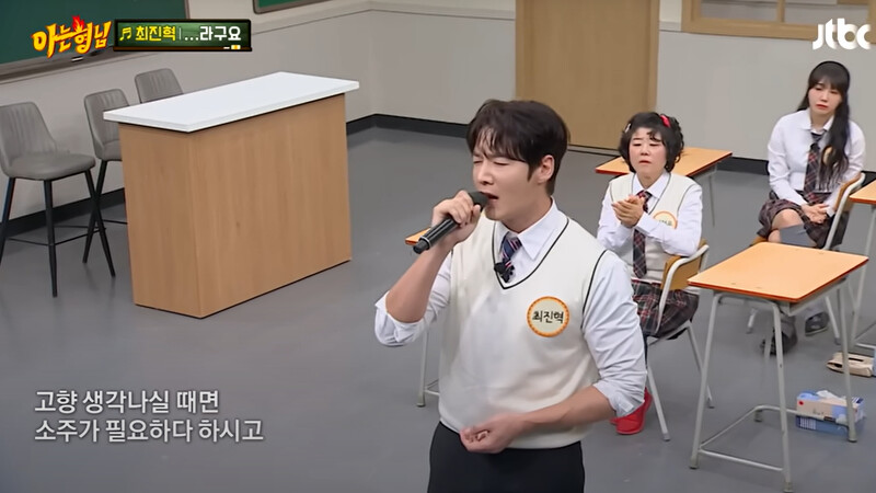 崔振赫近期在《認識的哥哥》節目宣傳《她的日與夜》，又逮到機會高歌一曲，演唱時相當投入