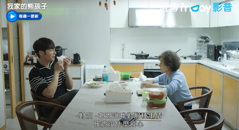 崔媽唸崔振赫不會守財，會賺錢有什麼用，崔振赫連續抽面紙擦汗，立刻被崔媽制止、罵浪費