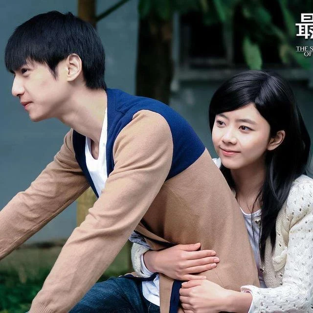 第一次演戲與譚松韻拍《最美的時候遇見你》一直被罵。 第一次演戲與譚松韻拍《最美的時候遇見你》一直被罵。