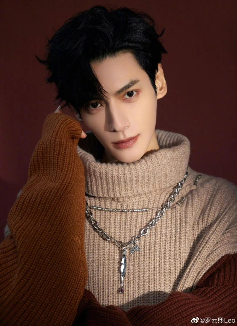 男團出身的羅雲熙,唱歌譜曲都在行。 男團出身的羅雲熙,唱歌譜曲都在行。