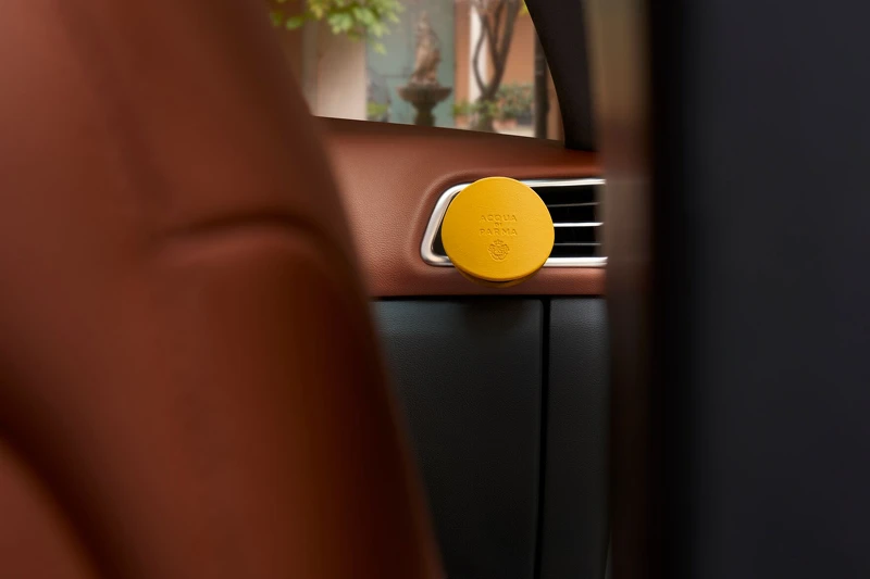 Acqua di Parma車用擴香皮套-黃色，NT7,200