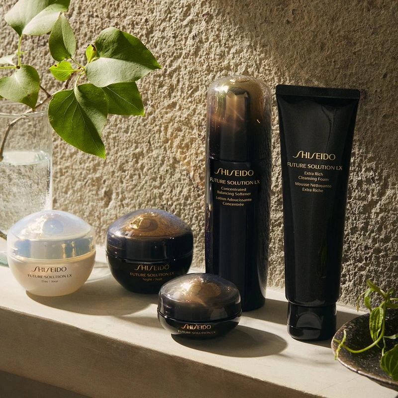 日本皇室級保養「資生堂極上御藏系列」,蘊含珍稀延命草精萃,具有強大修護功效。 日本皇室級保養「資生堂極上御藏系列」,蘊含珍稀延命草精萃,具有強大修護功效。