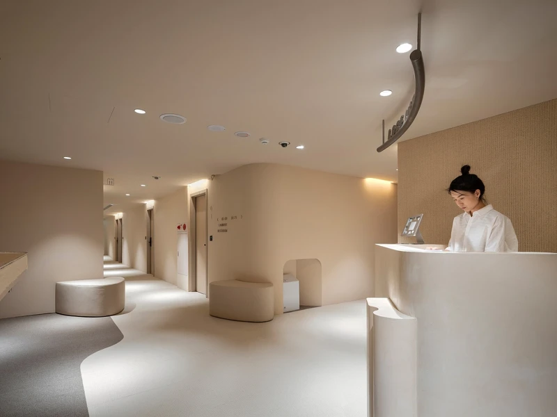 以「無壓感、軟空間」為訴求打造的設計旅店—「樂爾公寓 LORE HOTEL」。