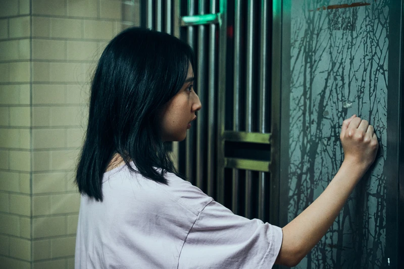 《都市懼集》李沐推開鄰居半掩的門 《都市懼集》李沐推開鄰居半掩的門