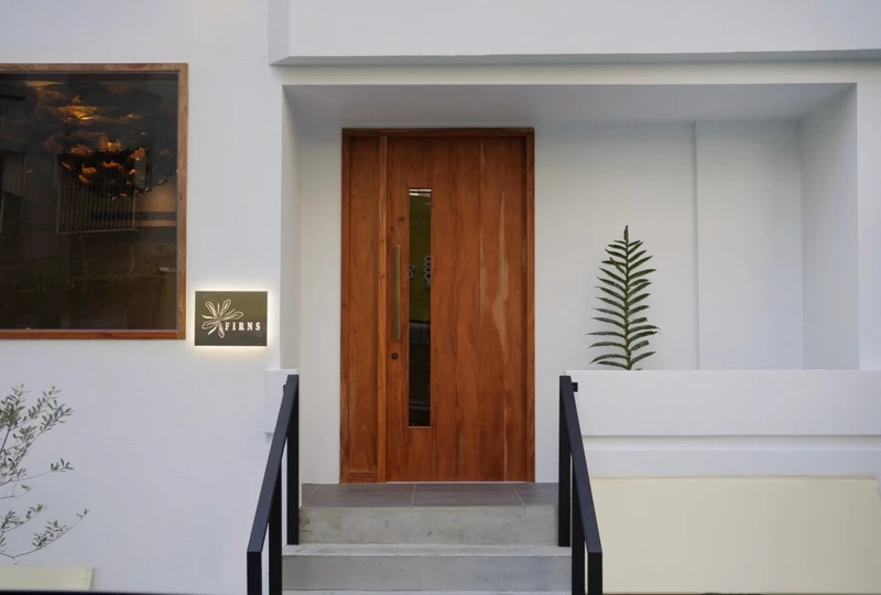 「FIRNS」座落在台中西屯區的精誠商圈靜巷內。