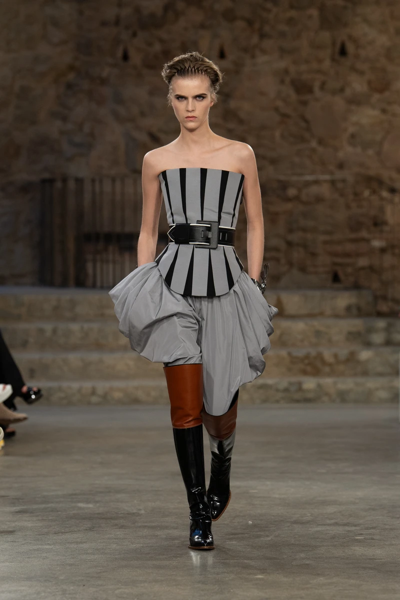 Louis Vuitton 2025 早春女裝。