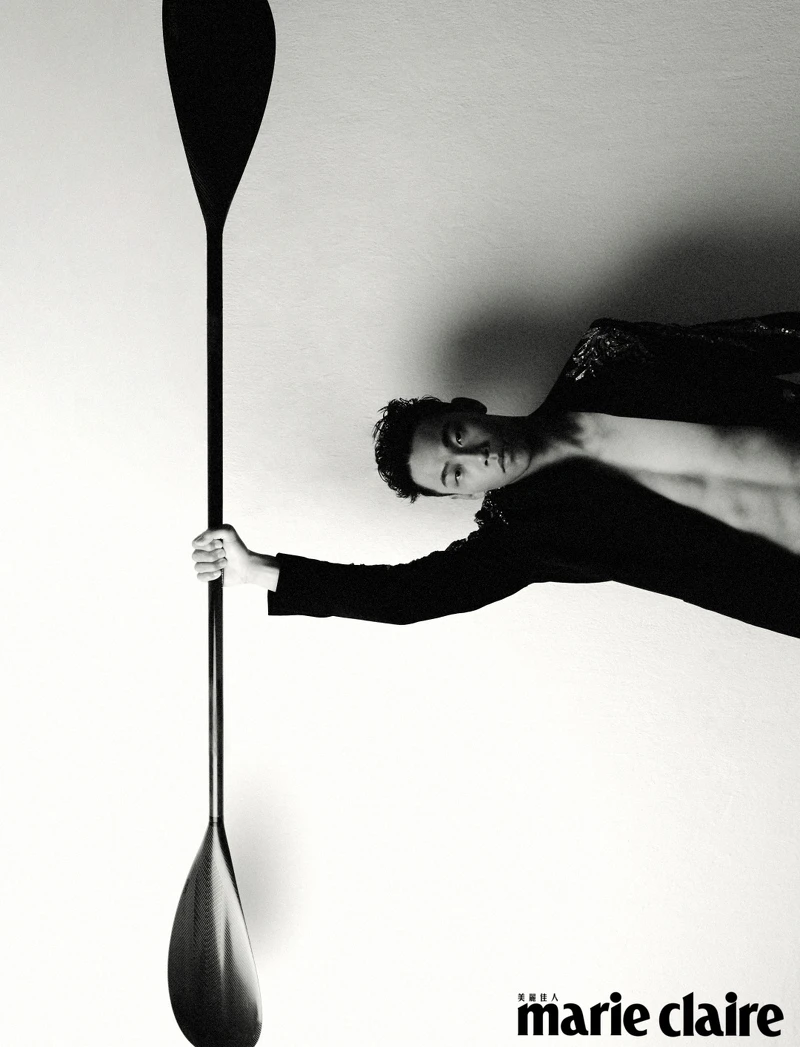 黑色刺繡西裝外套,Balmain。 黑色刺繡西裝外套,Balmain。