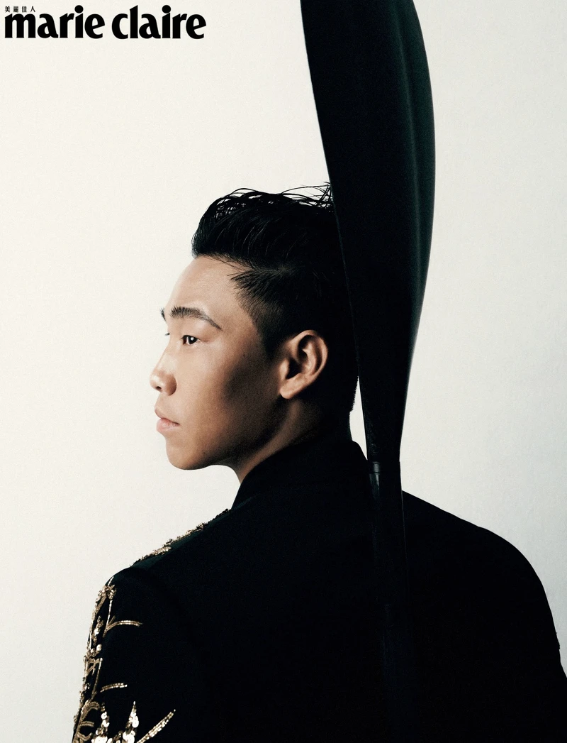 黑色刺繡西裝外套,Balmain。 黑色刺繡西裝外套,Balmain。