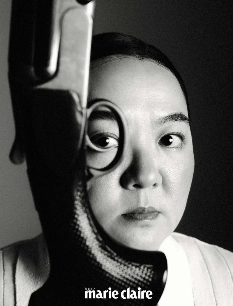 白色針織polo衫，Boss。