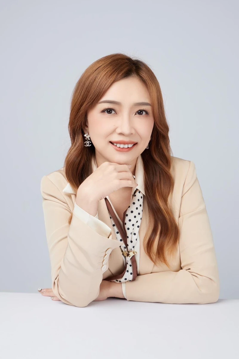 Sandy 作為資深的專業國際獵頭,在業界擁有超過 15 年的豐富經驗 Sandy 作為資深的專業國際獵頭,在業界擁有超過 15 年的豐富經驗