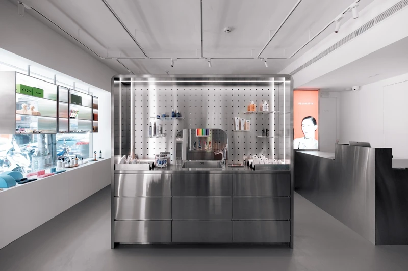 10X松菸概念店致力發掘香氛、美妝保養、藝術與生活美學領域當中,奮力擘畫未來輪廓的創新小眾品牌(圖片提供10X)。 10X松菸概念店致力發掘香氛、美妝保養、藝術與生活美學領域當中,奮力擘畫未來輪廓的創新小眾品牌(圖片提供10X)。