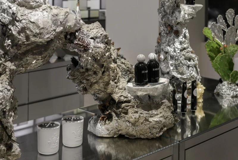 複合媒材作品「銀色萌發的新」由MoF團隊為10X專屬打造,展現盎然綻放的繁盛面容(圖片提供10X)。 複合媒材作品「銀色萌發的新」由MoF團隊為10X專屬打造,展現盎然綻放的繁盛面容(圖片提供10X)。