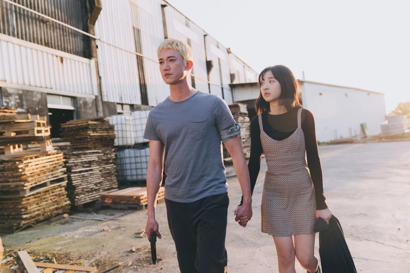 金勤救下了差點侵犯的娜娜。 金勤救下了差點侵犯的娜娜。