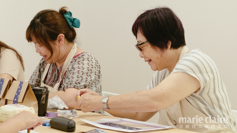 週末的午後,學員一起沉浸在繪畫的世界裡。