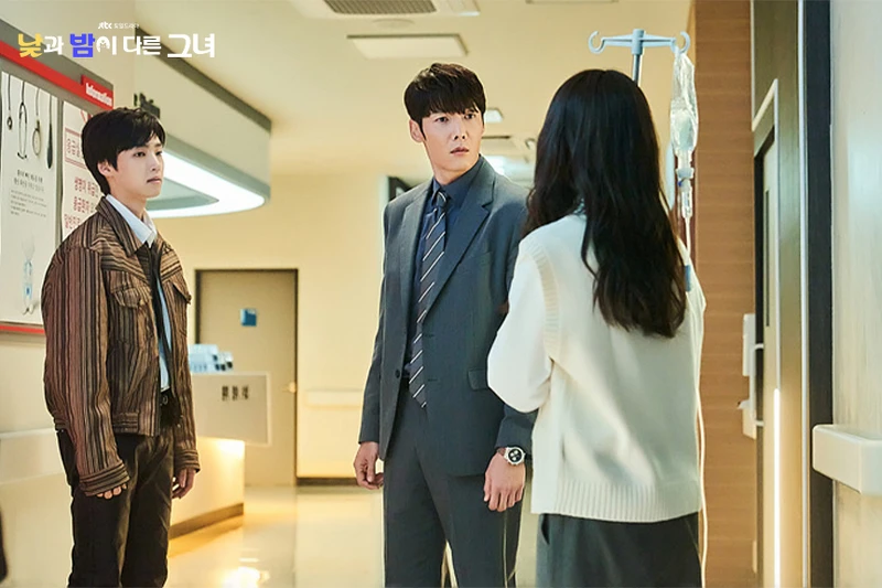 桂志雄(中)怪罪高原(左)下藥,李微進上前解圍並說明昏迷原因 桂志雄(中)怪罪高原(左)下藥,李微進上前解圍並說明昏迷原因