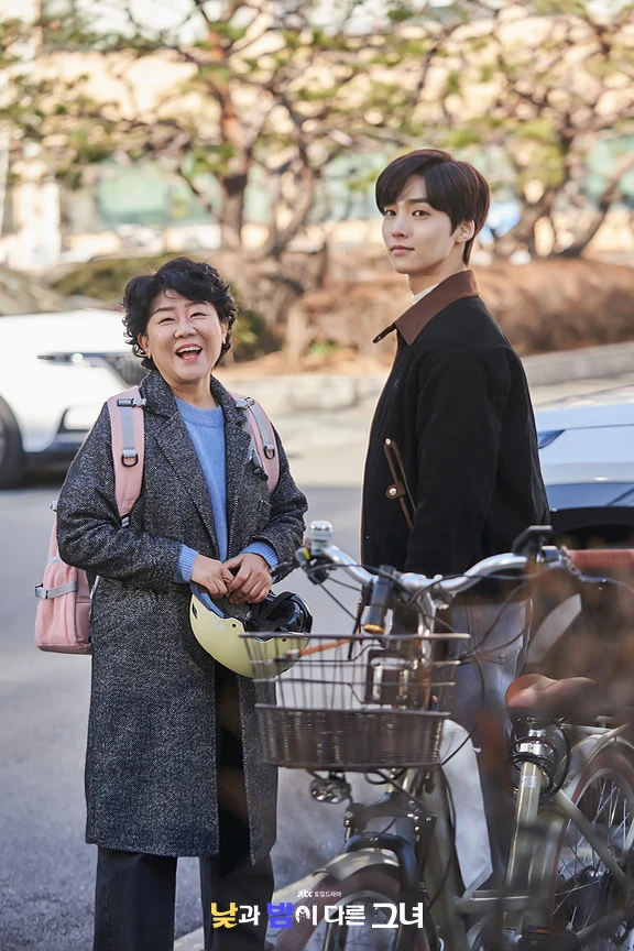 高原知道林順真實年齡只大自己”一點點”之後,就改口叫”奴娜”,還跟前跟後的,變身小奶狗很討網友喜歡 高原知道林順真實年齡只大自己”一點點”之後,就改口叫”奴娜”,還跟前跟後的,變身小奶狗很討網友喜歡