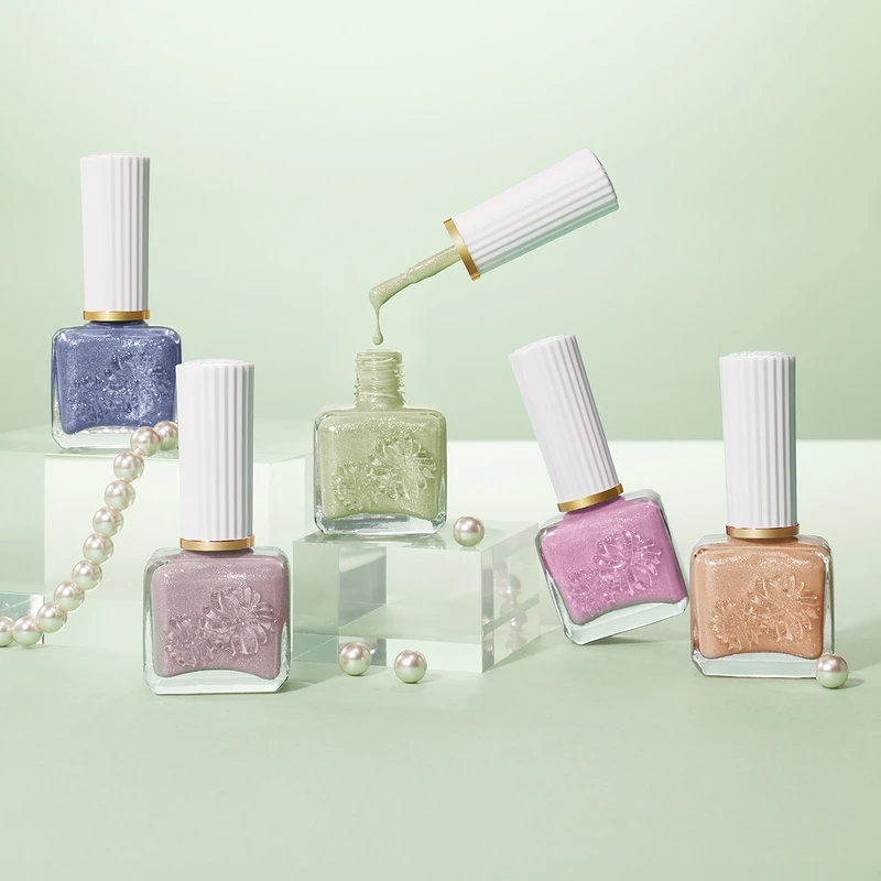 PAUL & JOE西洋菊釉光指甲油2024夏日全新5色。 PAUL & JOE西洋菊釉光指甲油2024夏日全新5色。