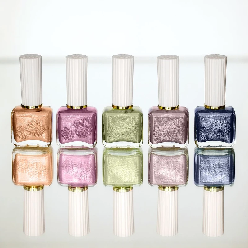 PAUL & JOE西洋菊釉光指甲油2024夏日全新5色。 PAUL & JOE西洋菊釉光指甲油2024夏日全新5色。