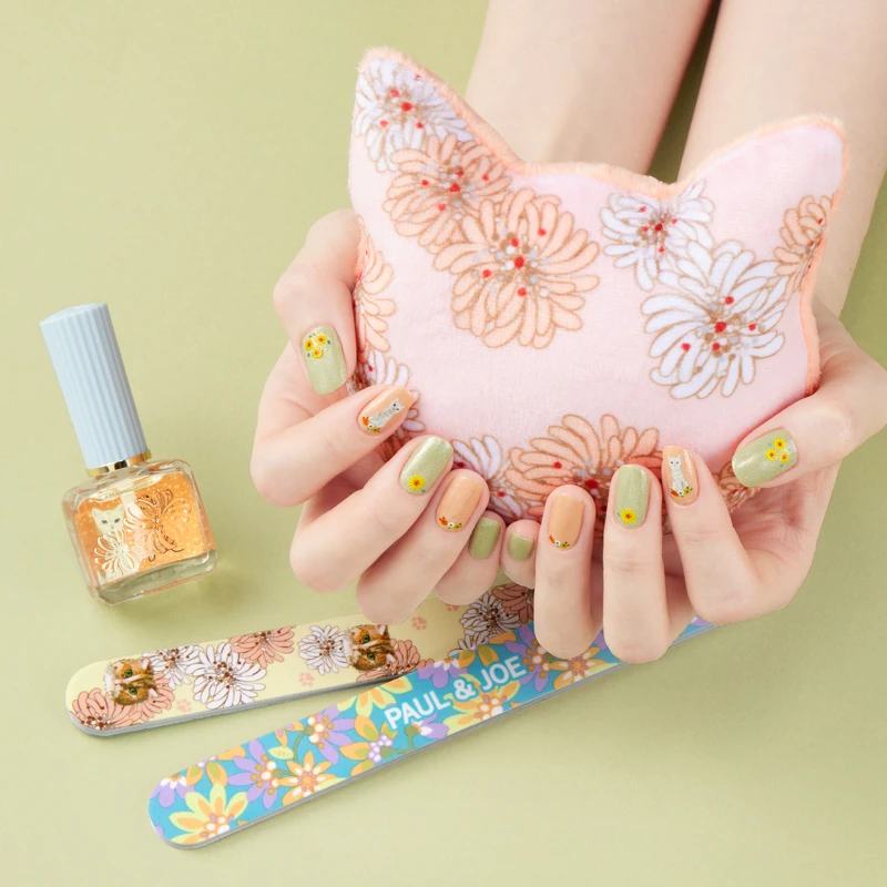 PAUL & JOE西洋菊貓咪拋光護甲組,NT1,090 PAUL & JOE西洋菊貓咪拋光護甲組,NT1,090