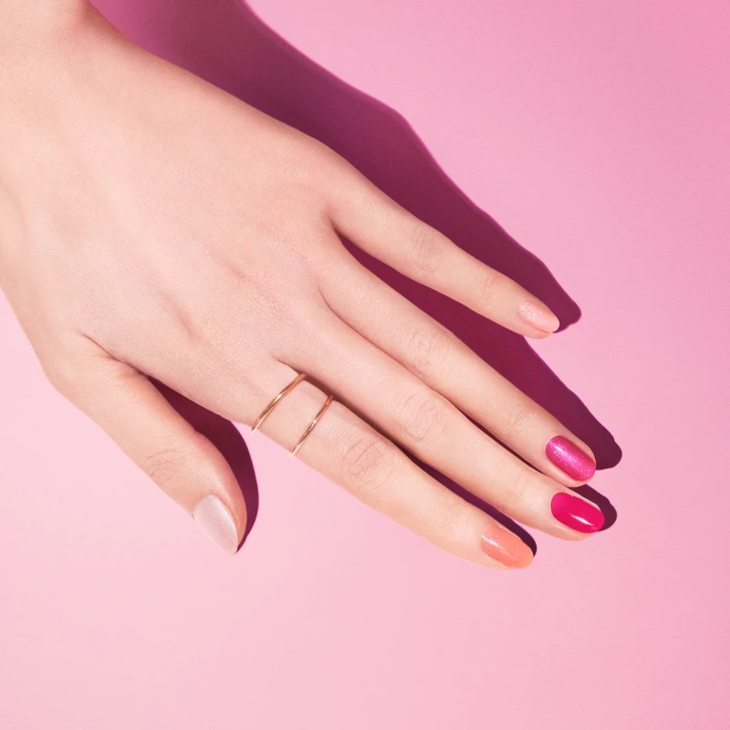 NAIL HOLIC粉紅控指甲油情境圖。 NAIL HOLIC粉紅控指甲油情境圖。