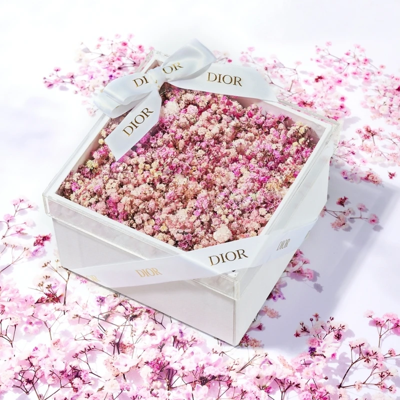 2024迪奧限量浪漫花禮七夕情境圖。 2024迪奧限量浪漫花禮七夕情境圖。