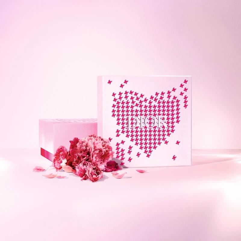 2024迪奧七夕限量包裝服務情境圖。 2024迪奧七夕限量包裝服務情境圖。