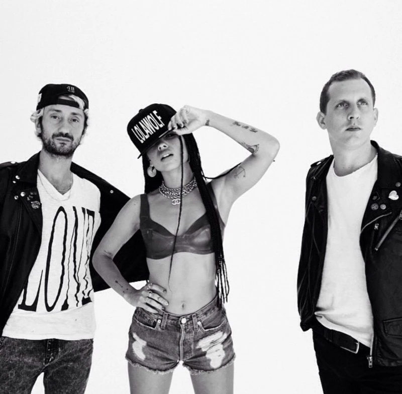 樂團「LOLAWOLF」。