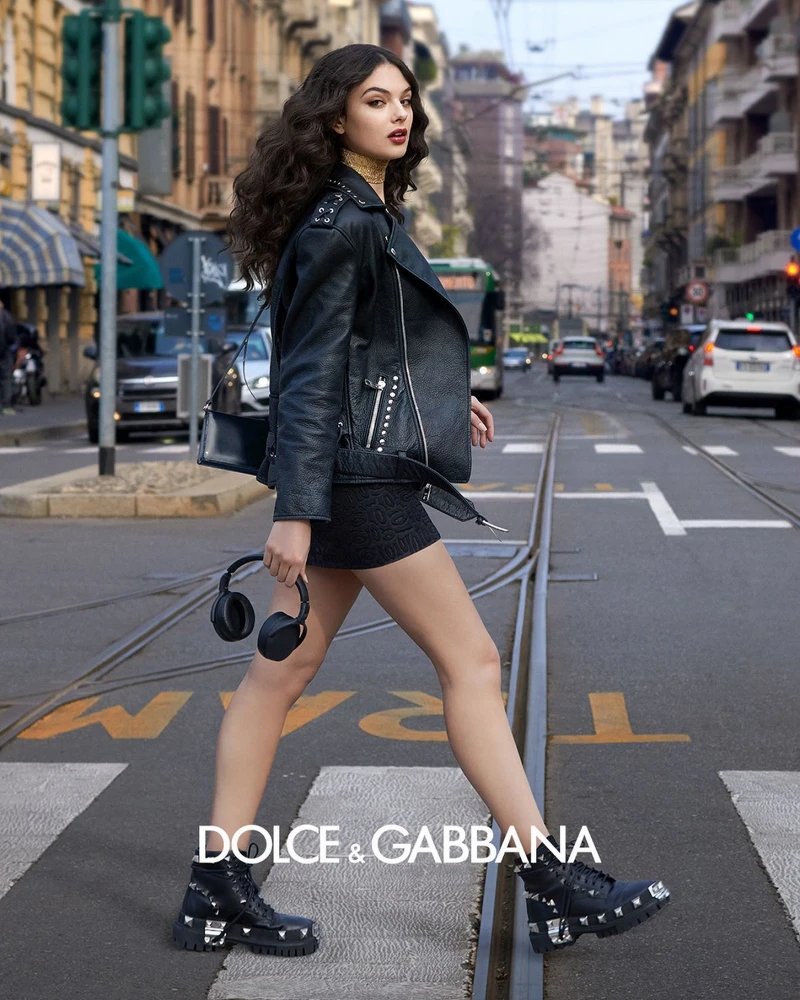為 Dolce & Gabbana 拍攝廣告。