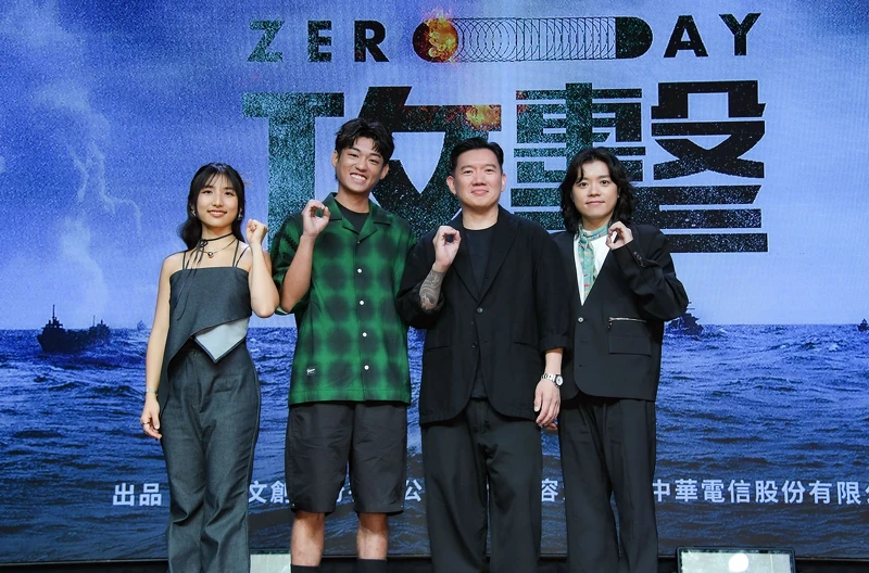 杜汶澤(右二)與任敏嫻(左起)、謝章穎、洪群鈞在《零日攻擊》中有精彩對戲。 杜汶澤(右二)與任敏嫻(左起)、謝章穎、洪群鈞在《零日攻擊》中有精彩對戲。