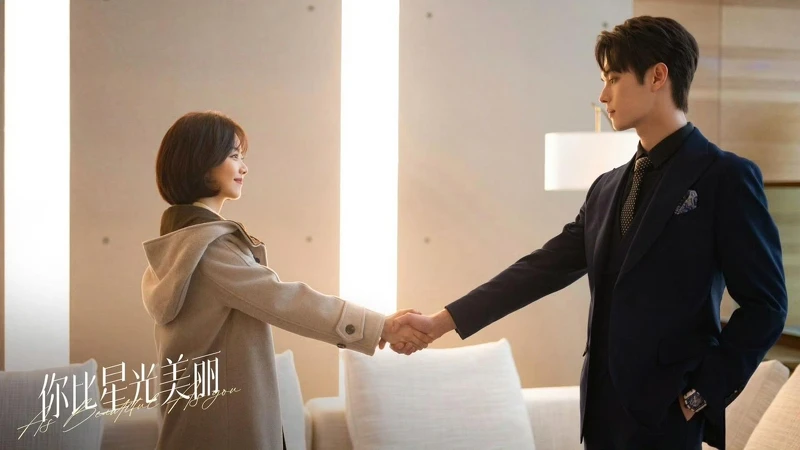 《你比星光美麗》原著中的男女主角是棋逢敵手的雙強組合。