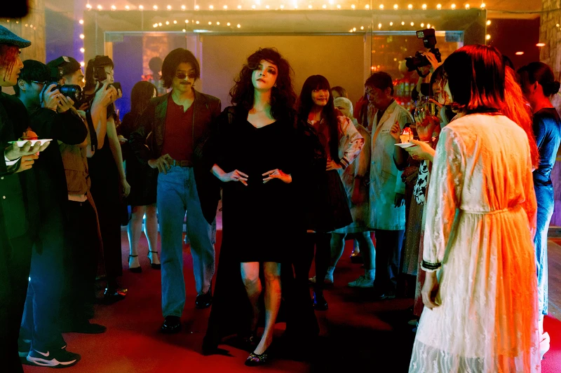 《鬼才之道》的中元厲鬼派對，百鬼齊聚，王淨（中右）一走進片場就覺得身歷其境。