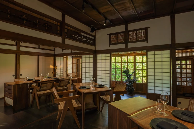 為突破古蹟空間限制，室內空間則埋入許多值得品味的細節。