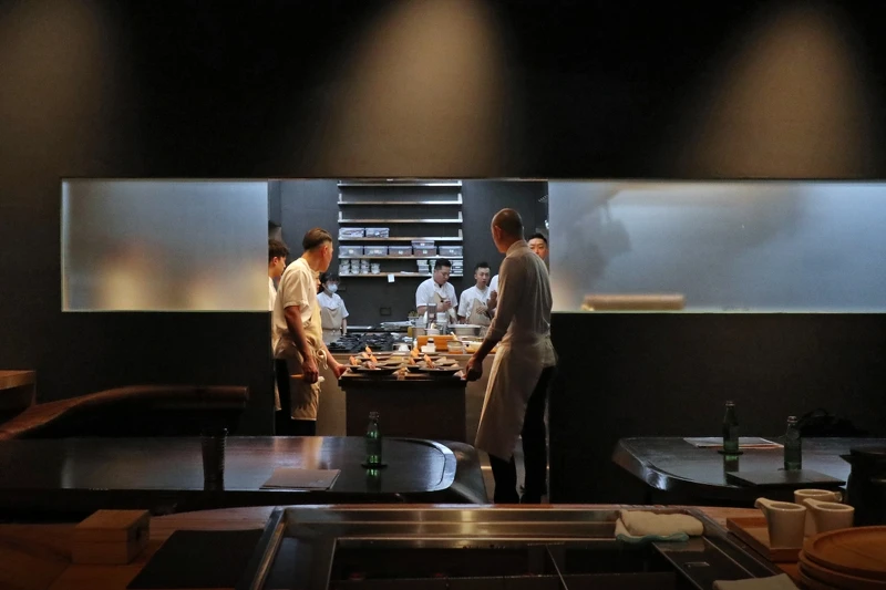 自從2014年帶領台灣味的文藝復興至今,RAW 與 Chef Andre 深深影響了新一代年輕料理人。 自從2014年帶領台灣味的文藝復興至今,RAW 與 Chef Andre 深深影響了新一代年輕料理人。