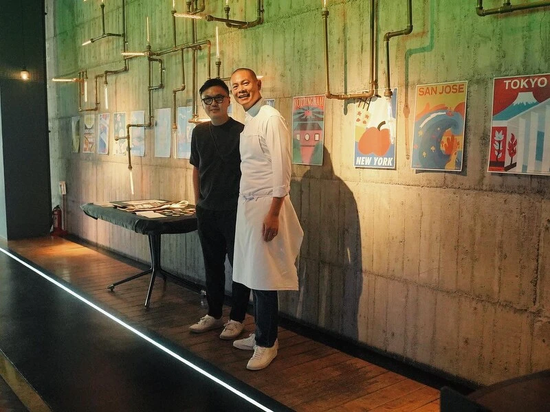 在疫情期間串連全球13位世界名廚,共創了獨一無二的菜單《World tour III》菜單。 在疫情期間串連全球13位世界名廚,共創了獨一無二的菜單《World tour III》菜單。