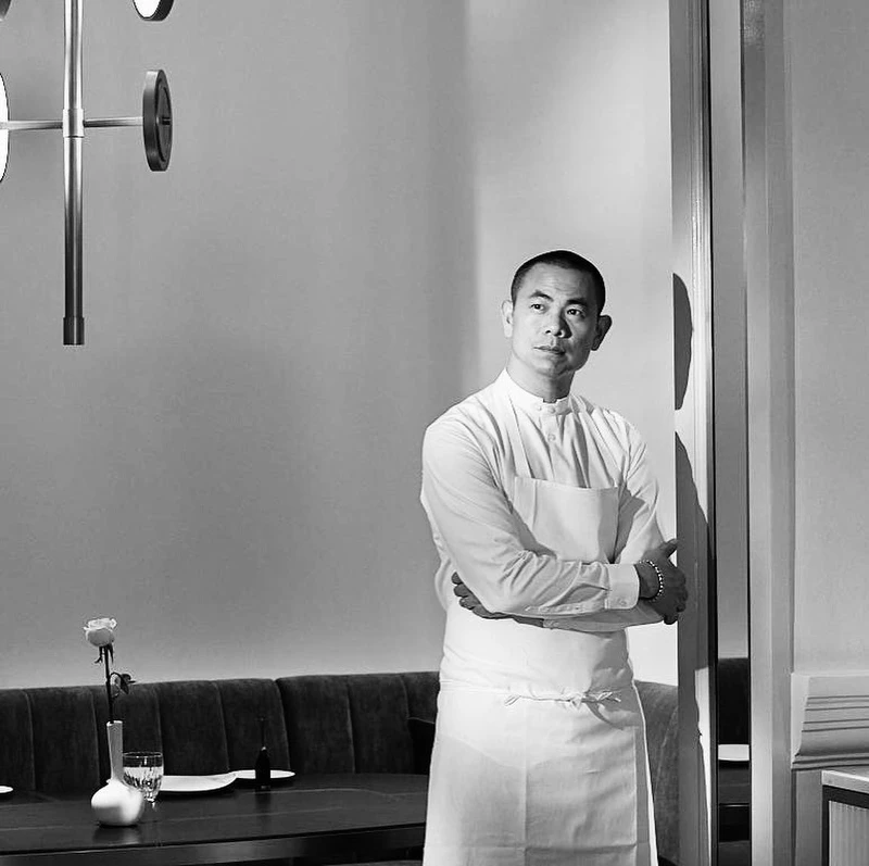 40年的工作生涯裡他持續不變的,是對臺灣的熱情與想望。「RAW」將持續以孵育餐飲人平台持續與世界對話,展開全新篇章。 40年的工作生涯裡他持續不變的,是對臺灣的熱情與想望。「RAW」將持續以孵育餐飲人平台持續與世界對話,展開全新篇章。