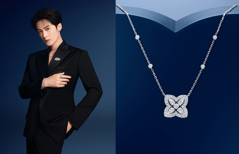 檀健次配戴 Enchanted Lotus 系列鑽石耳環、戒指並層疊混搭鑽石項鍊，外套領襟也飾有蓮花造型胸針，彰顯璀璨魅力。