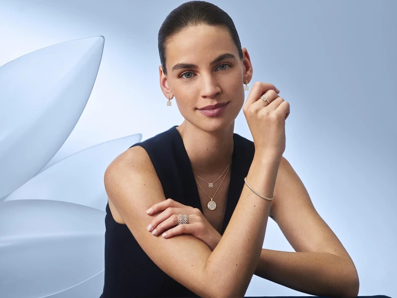 Enchanted Lotus系列靈感源自蓮花，象徵煥新永恆，De Beers。