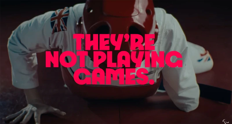 影片的轉則從英國帕運跆拳道選手員 Amy Truesdale 被踢倒在地開始。 影片的轉則從英國帕運跆拳道選手員 Amy Truesdale 被踢倒在地開始。