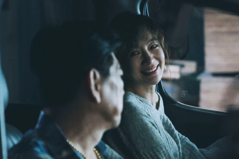 《塑膠花》中陽靚和高捷在車上的淚別場面相當動人。 《塑膠花》中陽靚和高捷在車上的淚別場面相當動人。