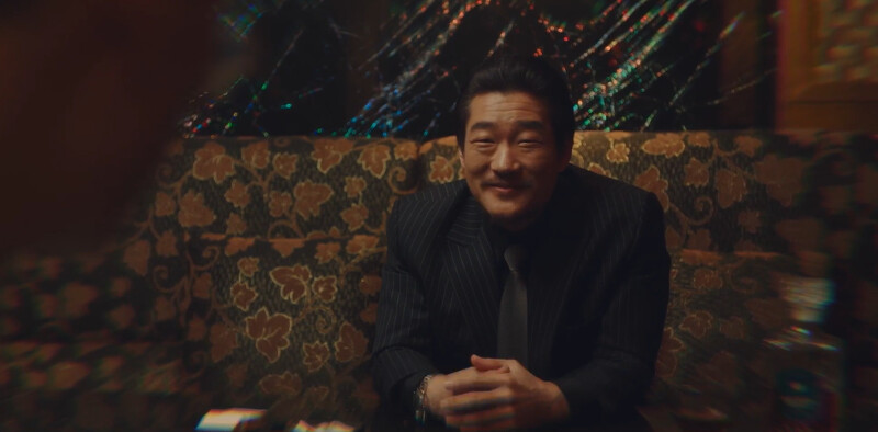 夜店老闆開心答應潑硫酸讓林順住院，要求提供更多止痛劑貼片作為代價，所以白院長是知情的