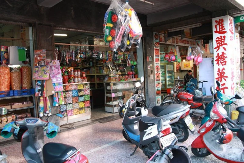 民權路上的柑仔店。 民權路上的柑仔店。