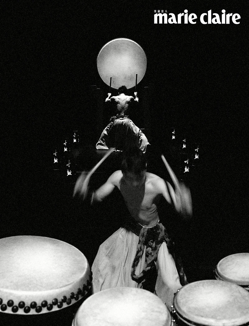 謝家茗與謝懷珏:鼓手演出服裝,林恒正。 謝家茗與謝懷珏:鼓手演出服裝,林恒正。