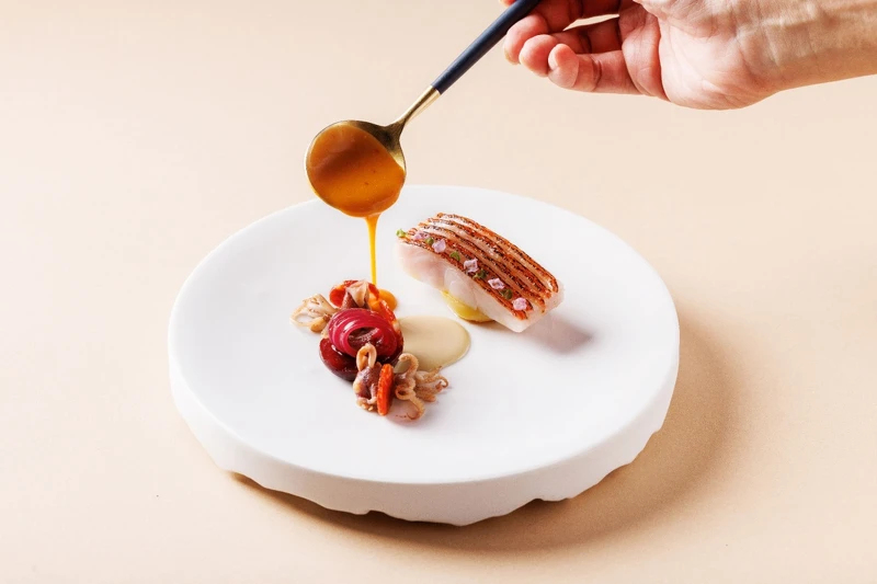 精彩的金目鯛料理。 精彩的金目鯛料理。