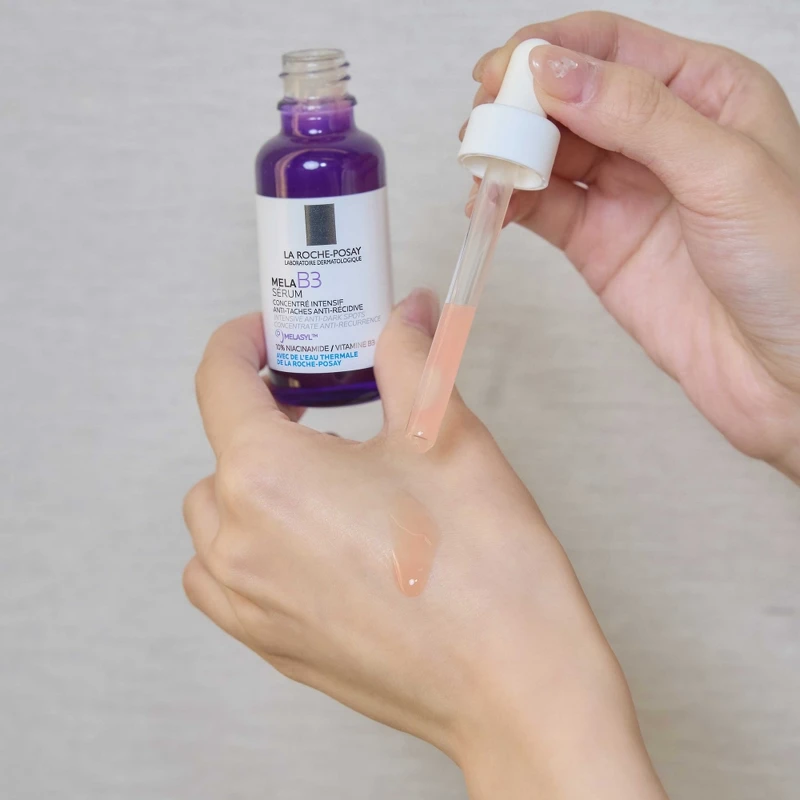 理膚寶水MELA B3淡斑淨亮精華質地示意。30ml，NT2,080。