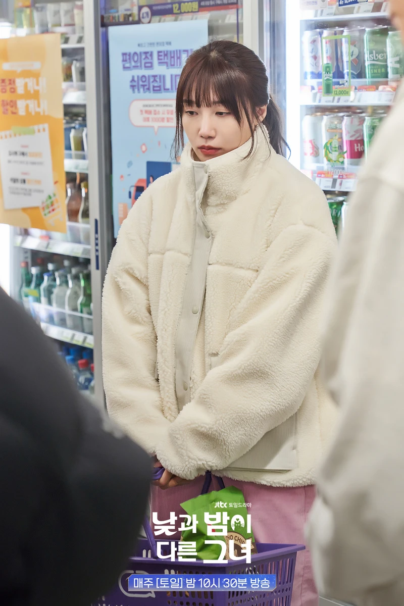 鄭恩地明明美名是微笑天使，但在劇中一直衰相